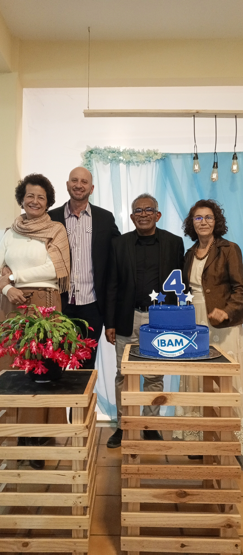 Irmãos celebrando os 4 anos da IBAM