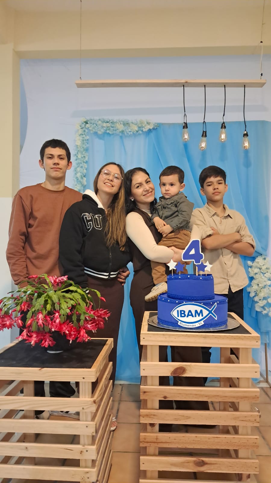 Família reunida no aniversário da igreja