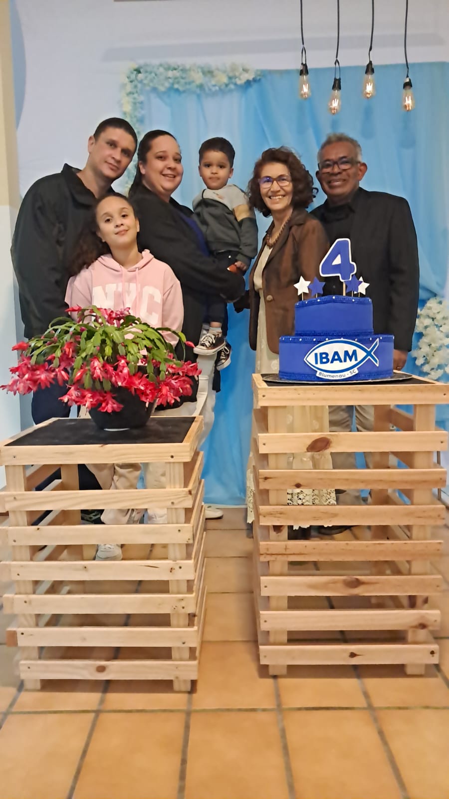 Família celebrando os 4 anos da IBAM